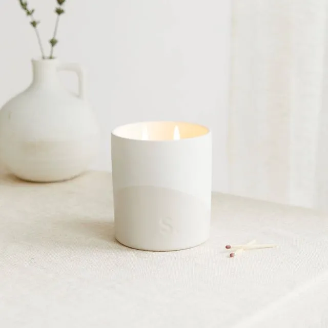 Scandi White Lilja Candle - Amber &amp; Bergamot