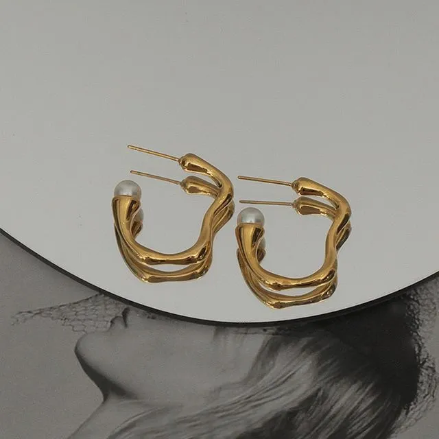 Modern Vintage golden wavy line hoop earring with pearl
