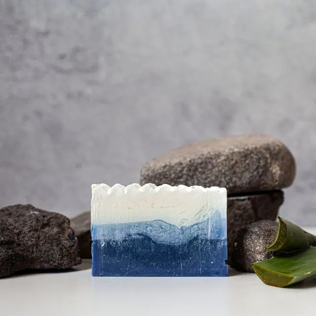 Cold process soap with Sea salt, Shea butter and Grapefruit. 100g