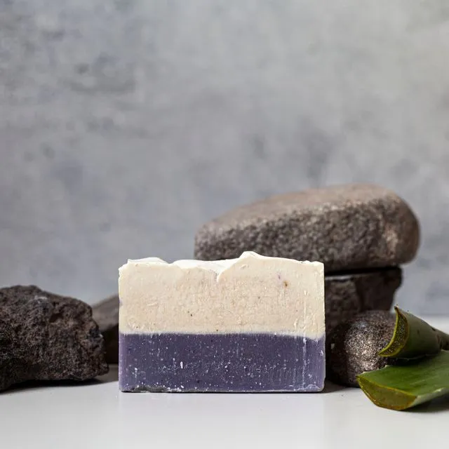Cold process soap with Goat milk and Lavender. 100g