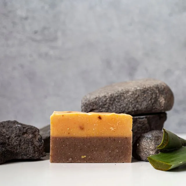 Cold process soap with Orange, Cinnamon and Turmeric. 100g