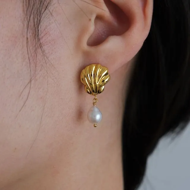 18K Gold Seashell Pearl Dangle Earrings