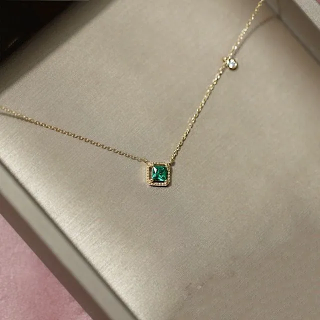 Sugar cube-Modern vintage Gold vermeil green stone necklace