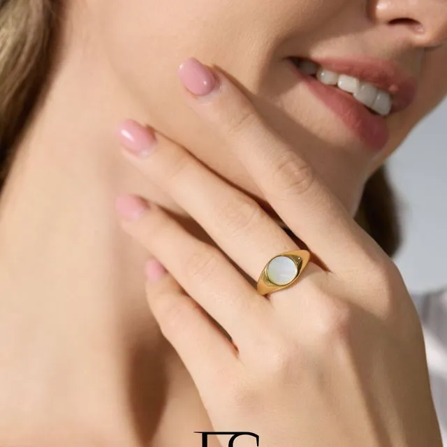 18K Gold Mother of Pearl ring