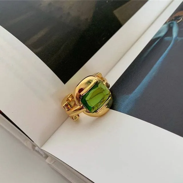 18k green gemstone ring; gold chunky ring; vintage green
