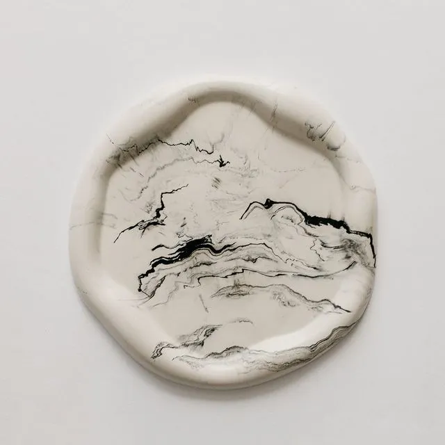 Jesmonite Round Cloud Tray | Black and White Marble